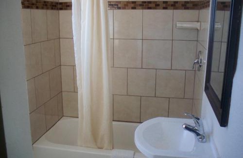 Roswell Hotel | Deluxe Inn Of Roswell