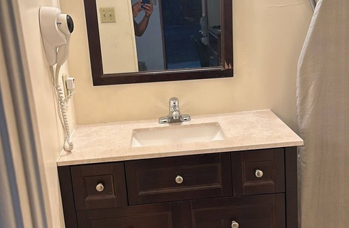Roswell Hotel | Deluxe Inn Of Roswell