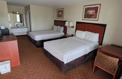 Shamrock Hotel | DELUXE INN SHAMROCK
