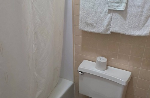 Shamrock Hotel | DELUXE INN SHAMROCK