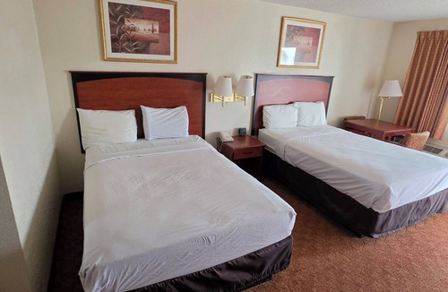 Shamrock Hotel | DELUXE INN SHAMROCK