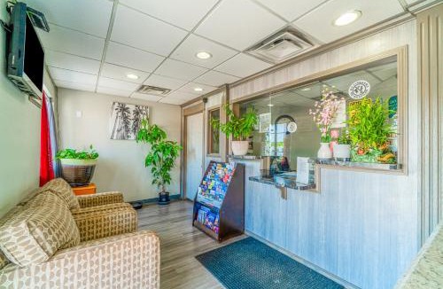 Miami Hotel | Deluxe Inn & Suites By OYO Miami OK