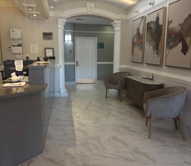 Cameron County Hotel | Deluxe Inn & Suites