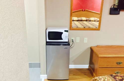 West Memphis Hotel | Deluxe Inn