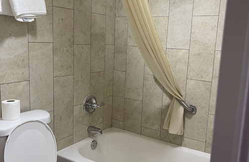 West Memphis Hotel | Deluxe Inn