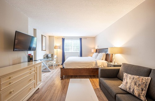 Saint-Sauveur Hotel | Deluxe King bed in Saint-Sauveur
