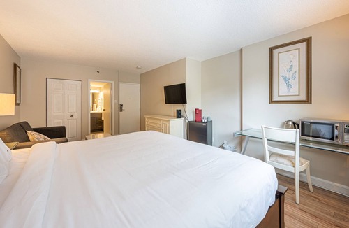 Saint-Sauveur Hotel | Deluxe King bed in Saint-Sauveur
