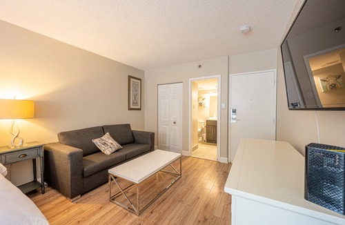 Saint-Sauveur Hotel | Deluxe King bed in Saint-Sauveur