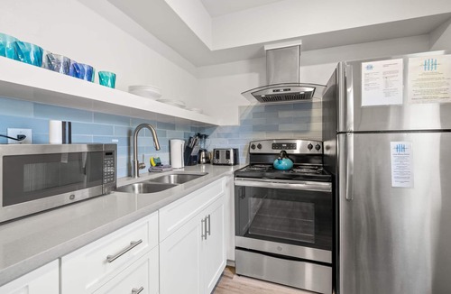 Bay Esplanade Apartment | Deluxe King Condo Updated Suite by the Beach!