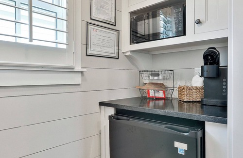 Peachtree City Cottage | Deluxe King Cottage