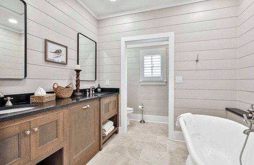 Peachtree City Cottage | Deluxe King Cottage