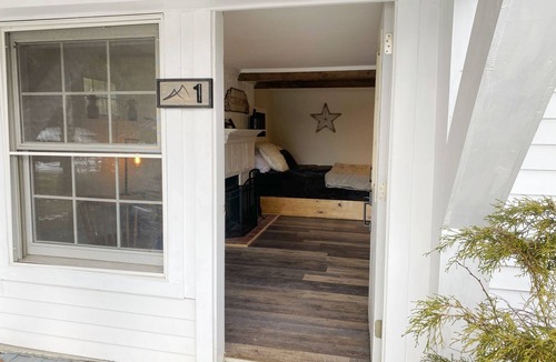 West Dover Resort | Deluxe King, kitchenette, fireplace