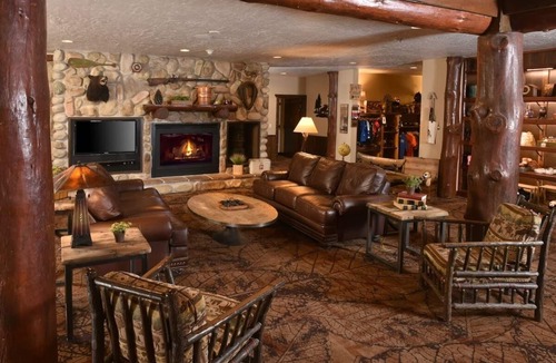 Onalaska Hotel | Deluxe King Room l Heated Pool, Hot Tub & Breakfast | 4mi to Lake Onalaska