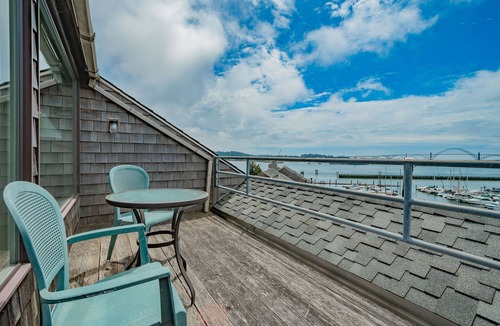 Historic Bayfront Apartment | Deluxe King Room with Balcony & Marina Access