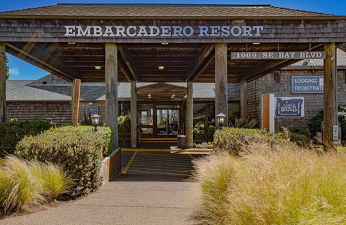 Historic Bayfront Apartment | Deluxe King Room with Balcony & Marina Access