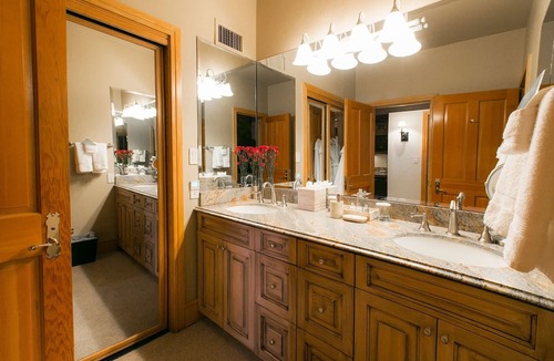 Deer Valley Hotel | Deluxe King Room With Hot Tub Hotel Room by RedAwning
