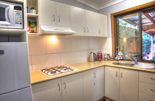 Ocean View House | Deluxe King Studio - Bluegum