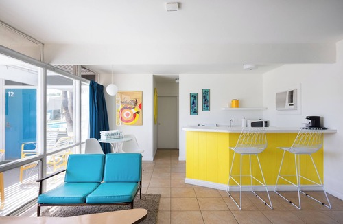 Desert Park Estates Hotel | Deluxe King Studio at Monkey Tree | 10mins to DT!