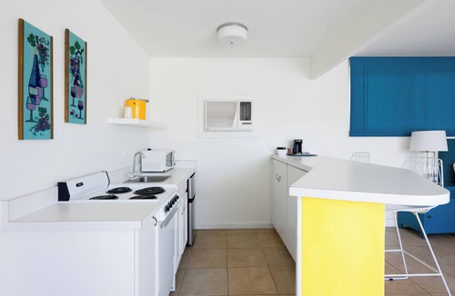 Desert Park Estates Hotel | Deluxe King Studio at Monkey Tree | 10mins to DT!