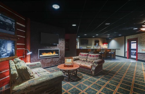 Sioux City Hotel | Deluxe King Suite, Stoney Creek Sioux, 2 Pools, Parking | Near 3rd St Landmarks
