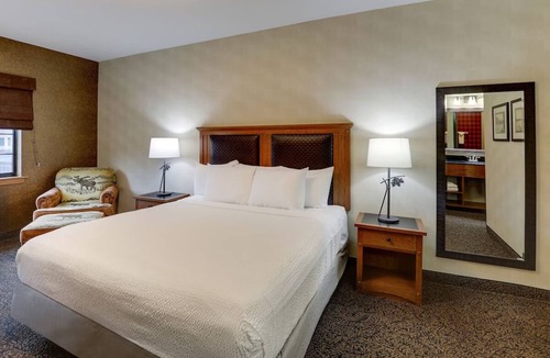 Sioux City Hotel | Deluxe King Suite, Stoney Creek Sioux, 2 Pools, Parking | Near 3rd St Landmarks