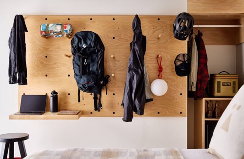 Stowe Area Hotel | Deluxe King w/Patio | Tälta Lodge, a Bluebird by Lark | Stowe Recreation Path