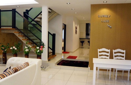 Downtown George Town House | Deluxe King With Attached Bathroom