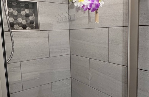 Historic Kailua Village Resort | Deluxe Kona Studio 1 minute to Ocean!