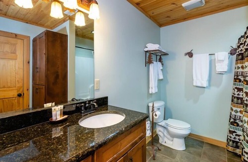 Vonore Cabin | Deluxe Lakefront Cabin