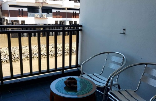 Taman Tanjung Ski Chalet | Deluxe Lower Water Chalet Private Unit