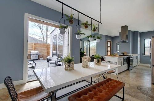 Montopolis House | Deluxe Luxury Home with Hot Tub