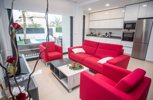 La Marina House | Deluxe Marina Beach Villa 1