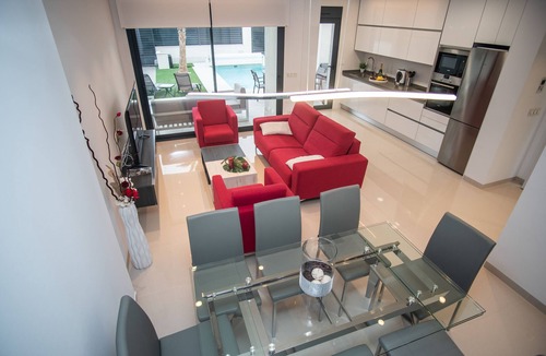 La Marina House | Deluxe Marina Beach Villa 1
