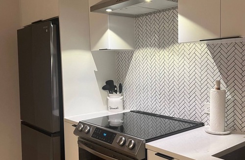 West Campus Condo | Deluxe New Condo Downtown Austin