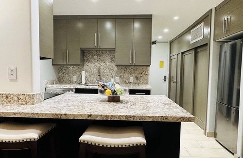 Historic Lahaina Front Street Condo | Deluxe Ocean and Beach Front studio - Lahaina Shores 623