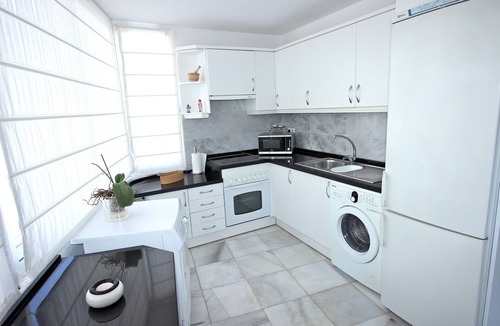 Marbella Seafront Promenade Apartment | Deluxe On The Beach Apartment with Sea View, Wi-Fi, and Air Conditioning