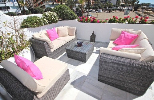 Marbella Seafront Promenade Apartment | Deluxe On The Beach Apartment with Sea View, Wi-Fi, and Air Conditioning
