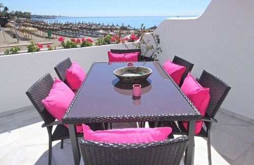Marbella Seafront Promenade Apartment | Deluxe On The Beach Apartment with Sea View, Wi-Fi, and Air Conditioning
