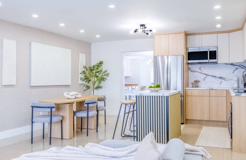 Olympia Heights House | Deluxe Paradise 100 Breakfast included
