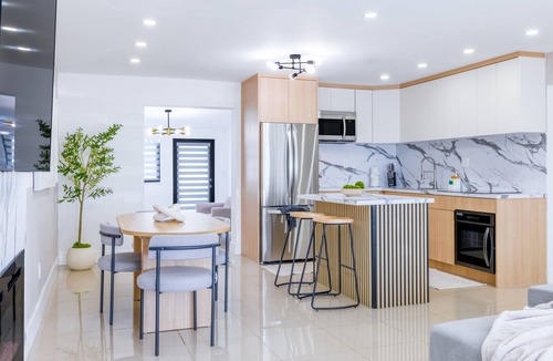 Olympia Heights House | Deluxe Paradise 100 Breakfast included