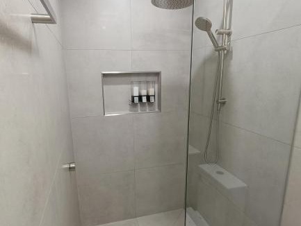 Holmview Apartment | Deluxe Queen Studio