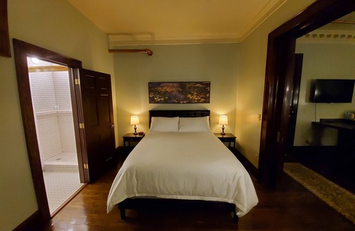 Laurium Hotel | Deluxe Queen with Private Deck