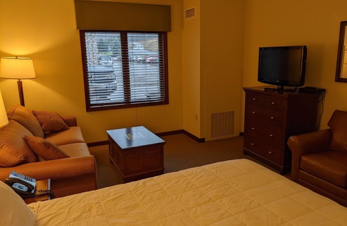 Ellicottville Resort | Deluxe Room at the Tamarack Resort (X08)
