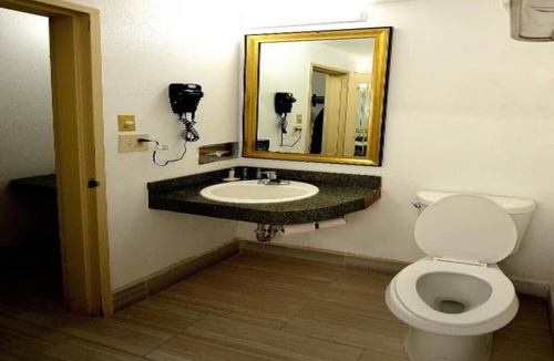 Somerset Hotel | DELUXE ROOM, KING BED