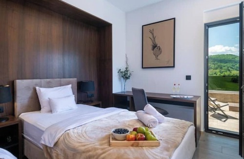 Presika Bed & Breakfast | Deluxe Room with Private Jacuzzi & Spa Access – Retreat at Resort Stribor