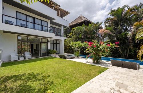 West Selemadeg House | Deluxe Room with Pool View