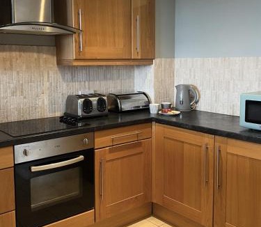 Westleigh Apartment | Deluxe Seaside Flat easy access