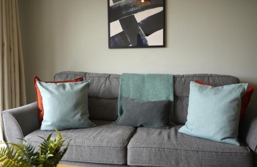 Westleigh Apartment | Deluxe Seaside Flat easy access