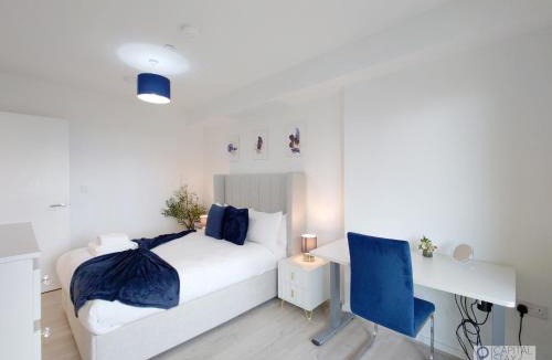 Canning Town South Apartment | Deluxe Serviced Three Bed Apartment