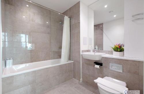 Canning Town South Apartment | Deluxe Serviced Three Bed Apartment